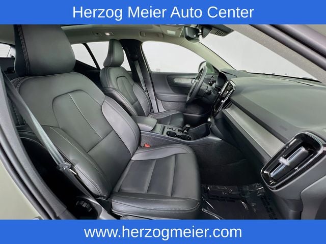 2025 Volvo XC40 B5 Core