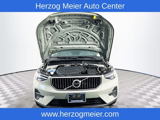 2025 Volvo XC40 B5 Core
