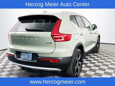 2025 Volvo XC40 B5 Core