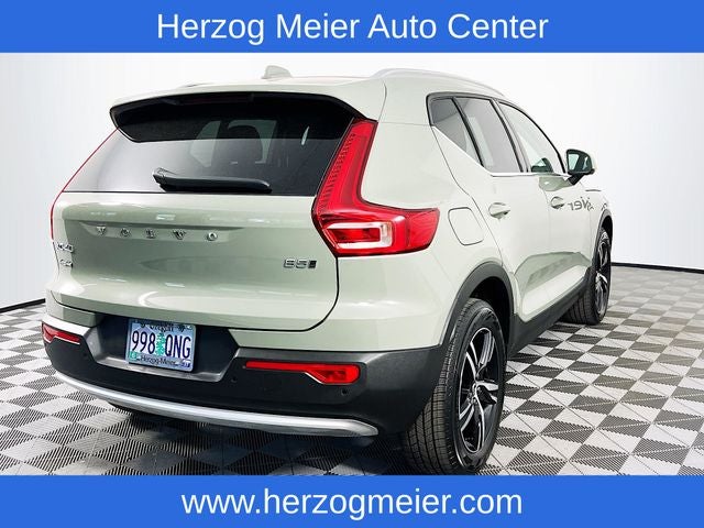 2025 Volvo XC40 B5 Core