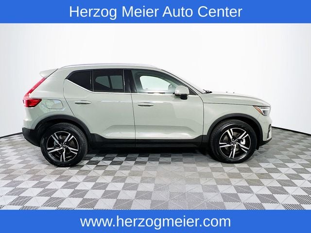 2025 Volvo XC40 B5 Core