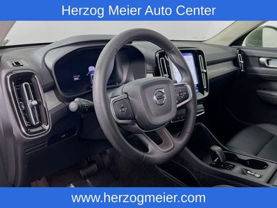 2025 Volvo XC40 B5 Core
