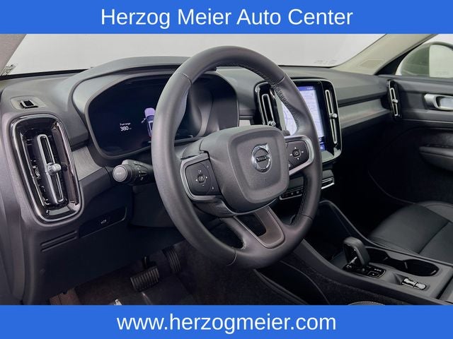 2025 Volvo XC40 B5 Core