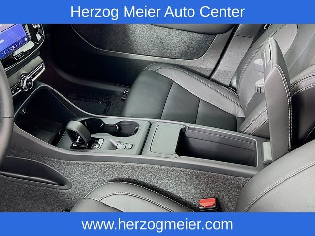2025 Volvo XC40 B5 Core