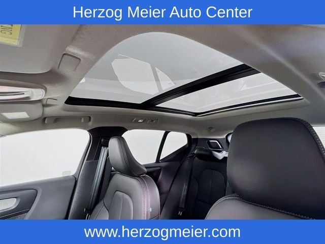 2025 Volvo XC40 B5 Core