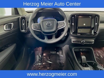 2025 Volvo XC40 B5 Core