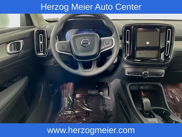 2025 Volvo XC40 B5 Core