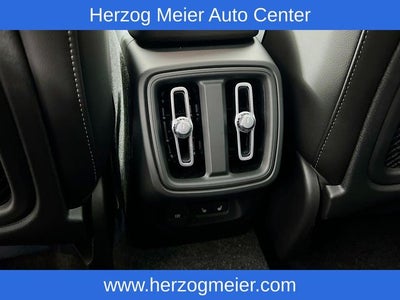 2025 Volvo XC40 B5 Core