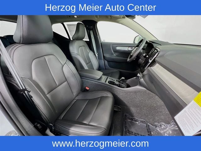 2025 Volvo XC40 B5 Core