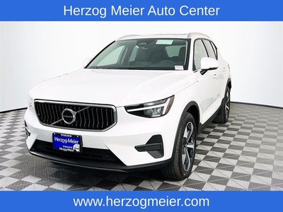 2025 Volvo XC40 B5 Core