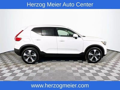 2025 Volvo XC40 B5 Core