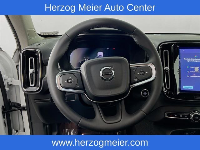 2025 Volvo XC40 B5 Core
