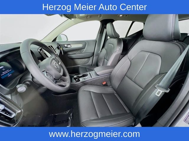 2025 Volvo XC40 B5 Core