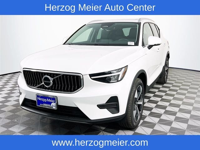 2025 Volvo XC40 B5 Core