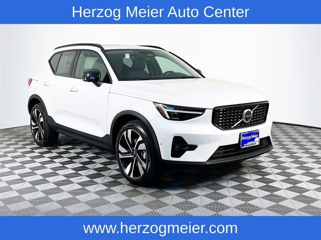 2023 Volvo XC40 B5 Ultimate