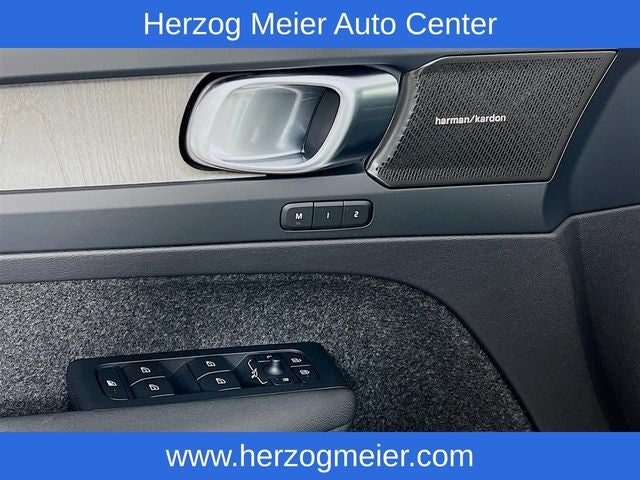 2023 Volvo XC40 B5 Ultimate