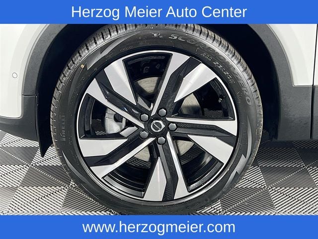 2023 Volvo XC40 B5 Ultimate