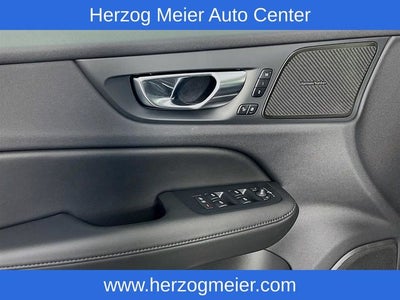 2025 Volvo V60 Cross Country B5 Plus