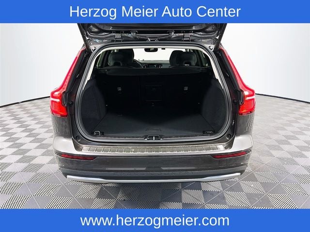 2025 Volvo V60 Cross Country B5 Plus