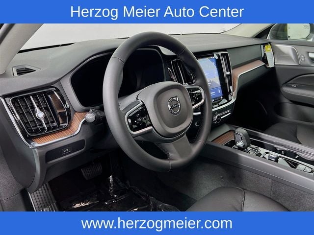 2025 Volvo V60 Cross Country B5 Plus