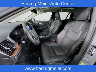 2025 Volvo V60 Cross Country B5 Plus