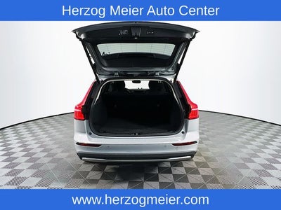 2025 Volvo V60 Cross Country B5 Plus