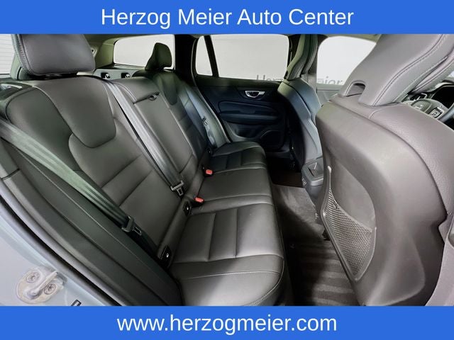 2025 Volvo V60 Cross Country B5 Plus