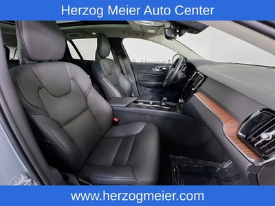 2025 Volvo V60 Cross Country B5 Plus