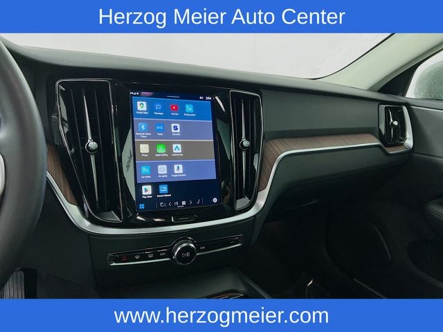 2025 Volvo V60 Cross Country B5 Plus