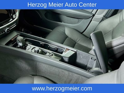 2025 Volvo V60 Cross Country B5 Plus