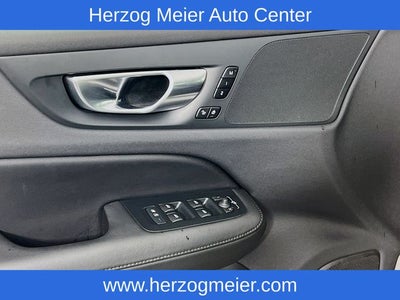 2025 Volvo V60 Cross Country B5 Plus