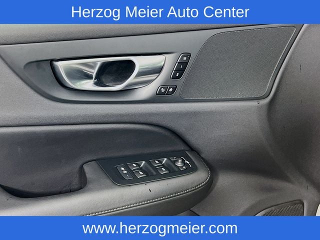 2025 Volvo V60 Cross Country B5 Plus