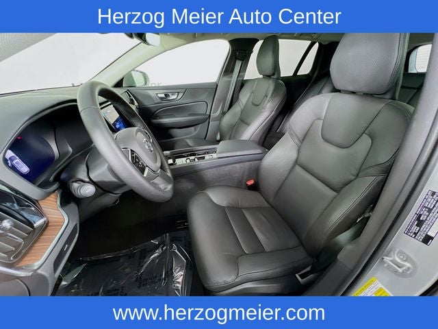 2025 Volvo V60 Cross Country B5 Plus