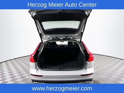 2025 Volvo V60 Cross Country B5 Plus