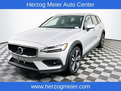2025 Volvo V60 Cross Country B5 Plus