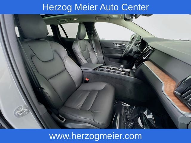 2025 Volvo V60 Cross Country B5 Plus