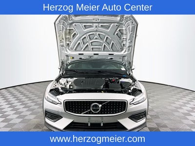 2025 Volvo V60 Cross Country B5 Plus