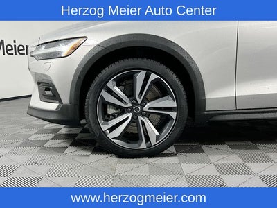 2025 Volvo V60 Cross Country B5 Plus
