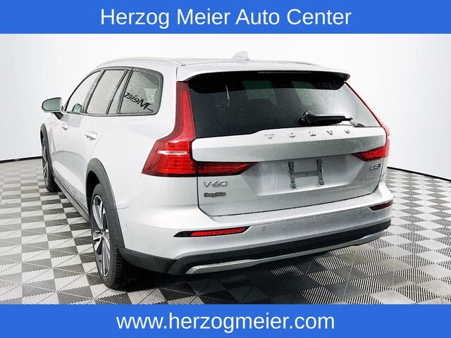 2025 Volvo V60 Cross Country B5 Plus