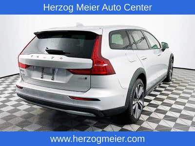 2025 Volvo V60 Cross Country B5 Plus