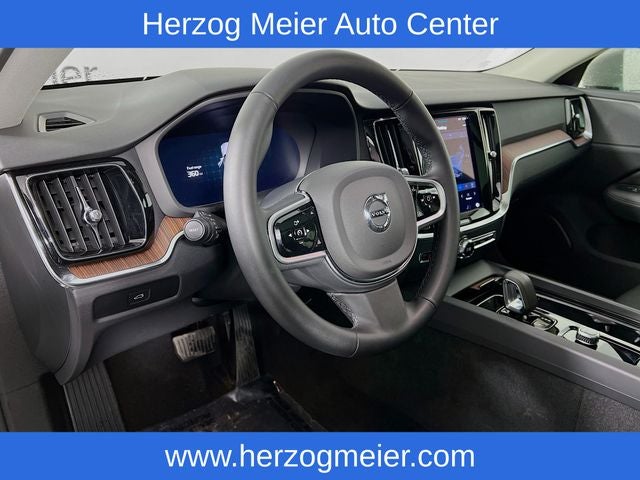 2025 Volvo V60 Cross Country B5 Plus