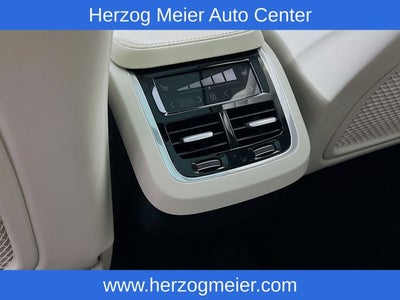 2025 Volvo XC90 B5 Plus