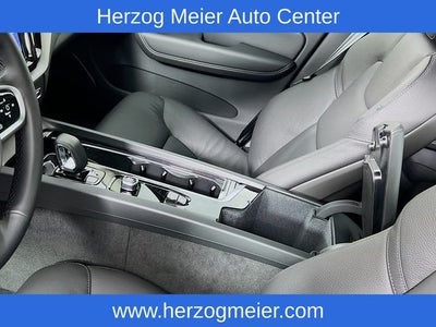 2025 Volvo XC60 B5 Plus