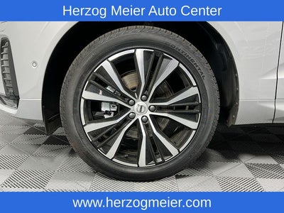 2025 Volvo XC60 B5 Plus